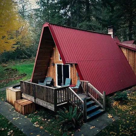 Tilted Timbers Cabin - Hot Tub - Wifi